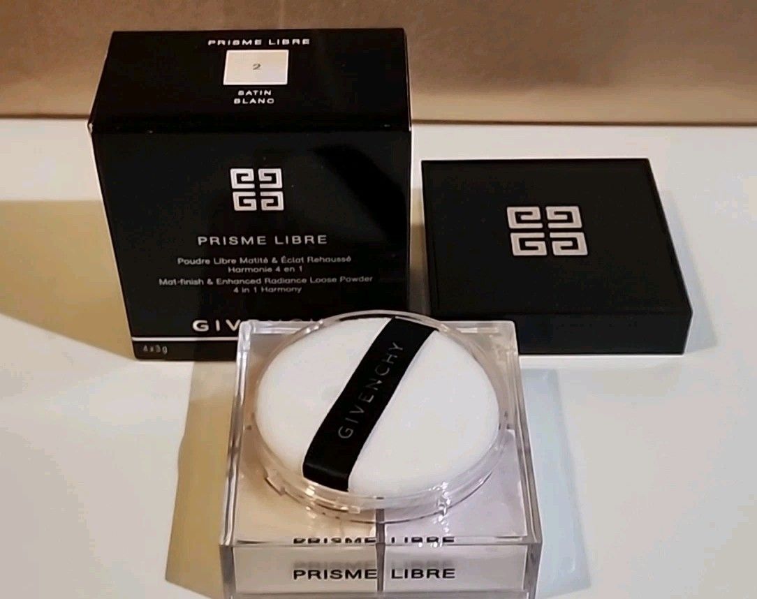 Givenchy Prisme Libre Blurring & Color Correcting Matte Pressed Powder