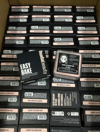Huda beauty Easy Bake powder