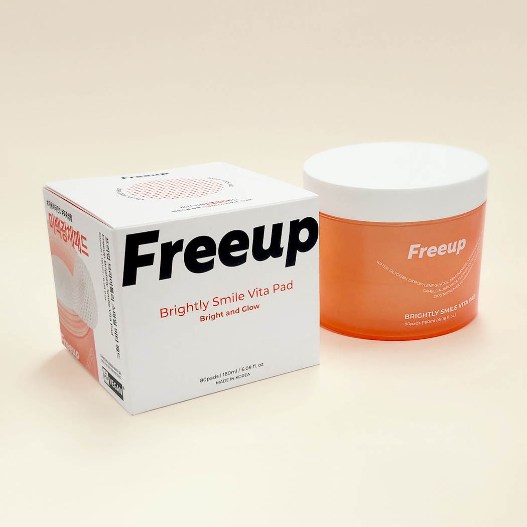 Freeup Brightly Smile Vita Pad / Brightening Toner Pad (CPNP/FDA)
