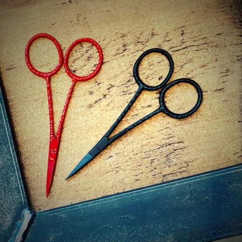 Sewing scissors
