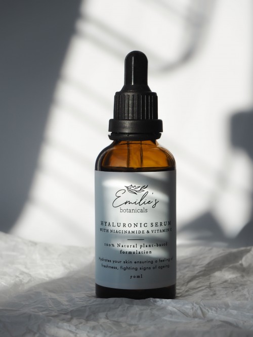 Anti-ageing Hyaluronic Acid Serum Enriched with Vitamin C and Niacinamide. Treatment for Younger and Healthier Looking Skin, 50 ml