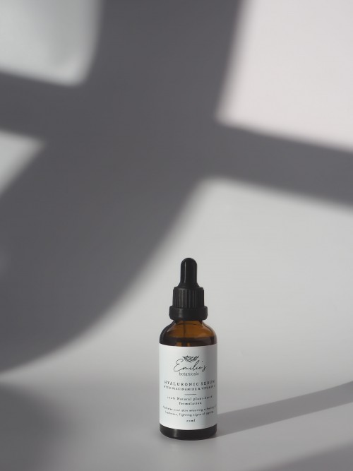 Anti-ageing Hyaluronic Acid Serum Enriched with Vitamin C and Niacinamide. Treatment for Younger and Healthier Looking Skin, 50 ml