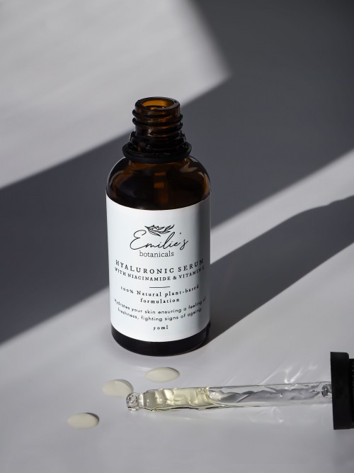 Anti-ageing Hyaluronic Acid Serum Enriched with Vitamin C and Niacinamide. Treatment for Younger and Healthier Looking Skin, 50 ml