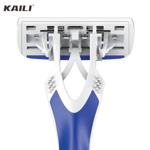 Shaving blade razor with flexible razor head