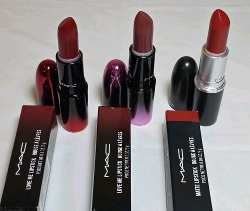 MAC LIPSTICK & COSMETICS Wholesales