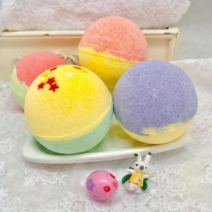 Ball shape fizzy bath bomb with gift toy inside