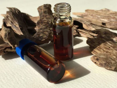 Hl- Natural Arabic Oud (Oudh) Fragrance Perfume Oils Producer, Bulk Organic Indian Attar Agarwood Essential Oil 100% Pure for Aromatherapy Therapeutic Grade
