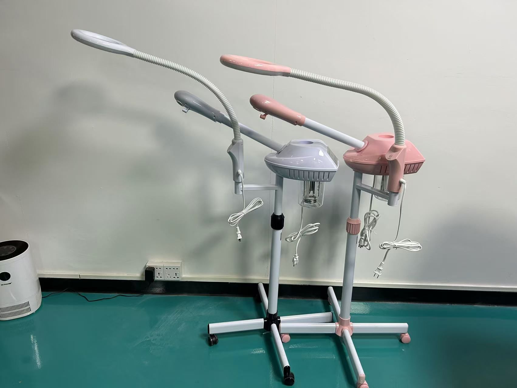 2 in 1 Facial Steamer and Magnifying Lamp for Spa & Salon Use