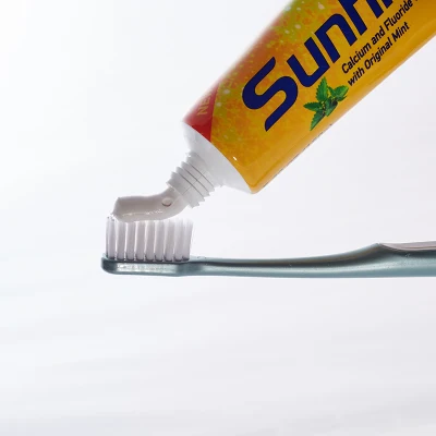 Free Sample Wholesale Custom Logo Calcium and Fluoride Mint Toothpaste for Whitening Teeth Against Cavities