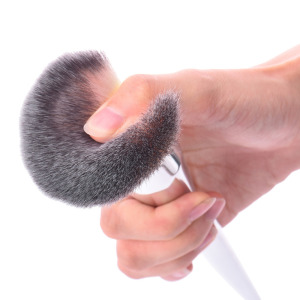 Yaeshii Soft Powder Brush Makeup Brushes Blush Foundation Round Aluminum Make Up Brushes Cosmetics Face Makeup Wholesale