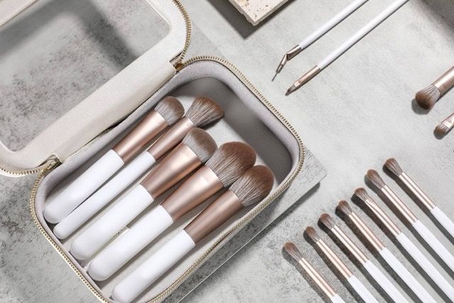 Wholesale 14 Pcs Professional Makeup Brush Set Soft Vegan Synthetic Hair Classic Black Cosmetic Brushes with Numbered Handles