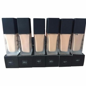 Six Colours All Day Luminous Weightless Foundation