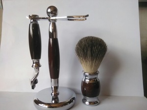 Badger Hair Shaving Brush and Chrome Razor Stand Shaving Set