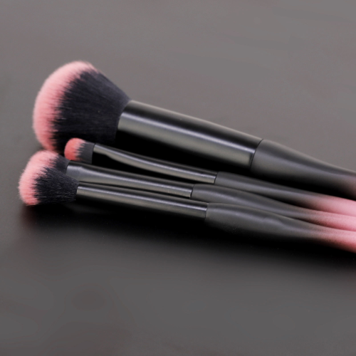 Wholesale 4 Pcs Gradient Pink Black Makeup Brush Set Private Label Soft Synthetic Hair Powder Eyeshadow Cosmetic Brushes with Ergonomic Handle