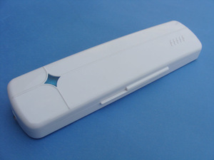 Both battery and USB powered UV-C light Toothbrush Sanitizer