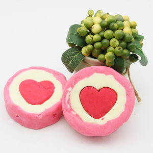 High quality natural oil cute heart shape pink bubble bar salt bath bombs wholesale trade