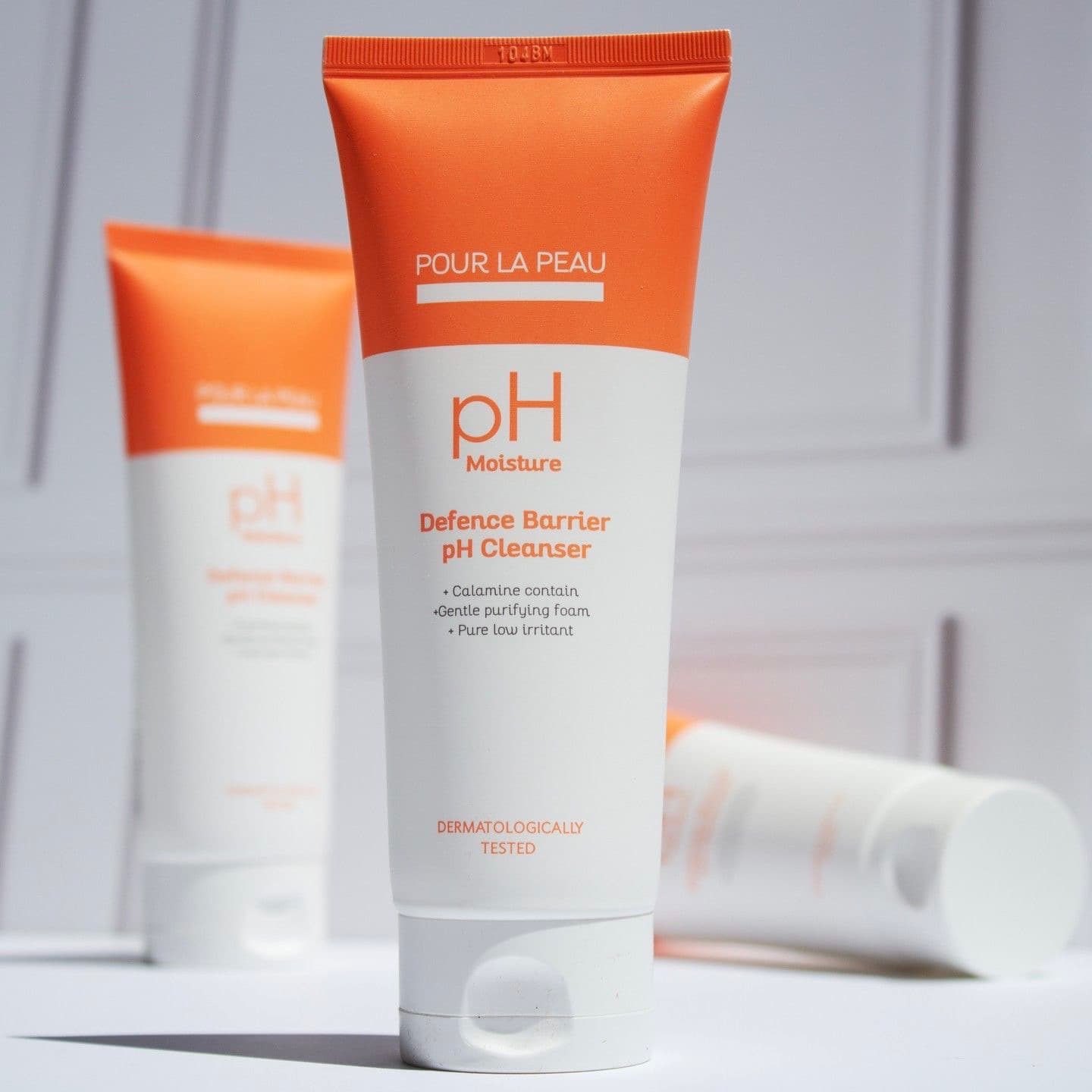 POUR LA PEAU Defence Barrier pH Cleanser 120ml