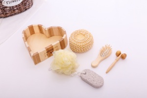 Luxury and lovely health personal care natural  wooden heart box  bath gift set