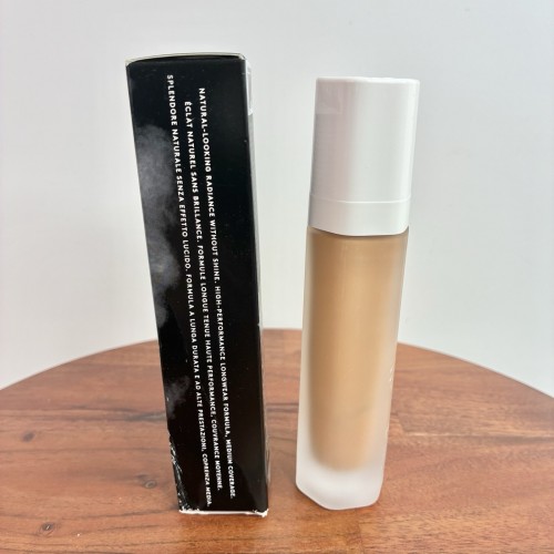 Fenty Beauty Soft’Lit Naturally Luminous Longwear Foundation