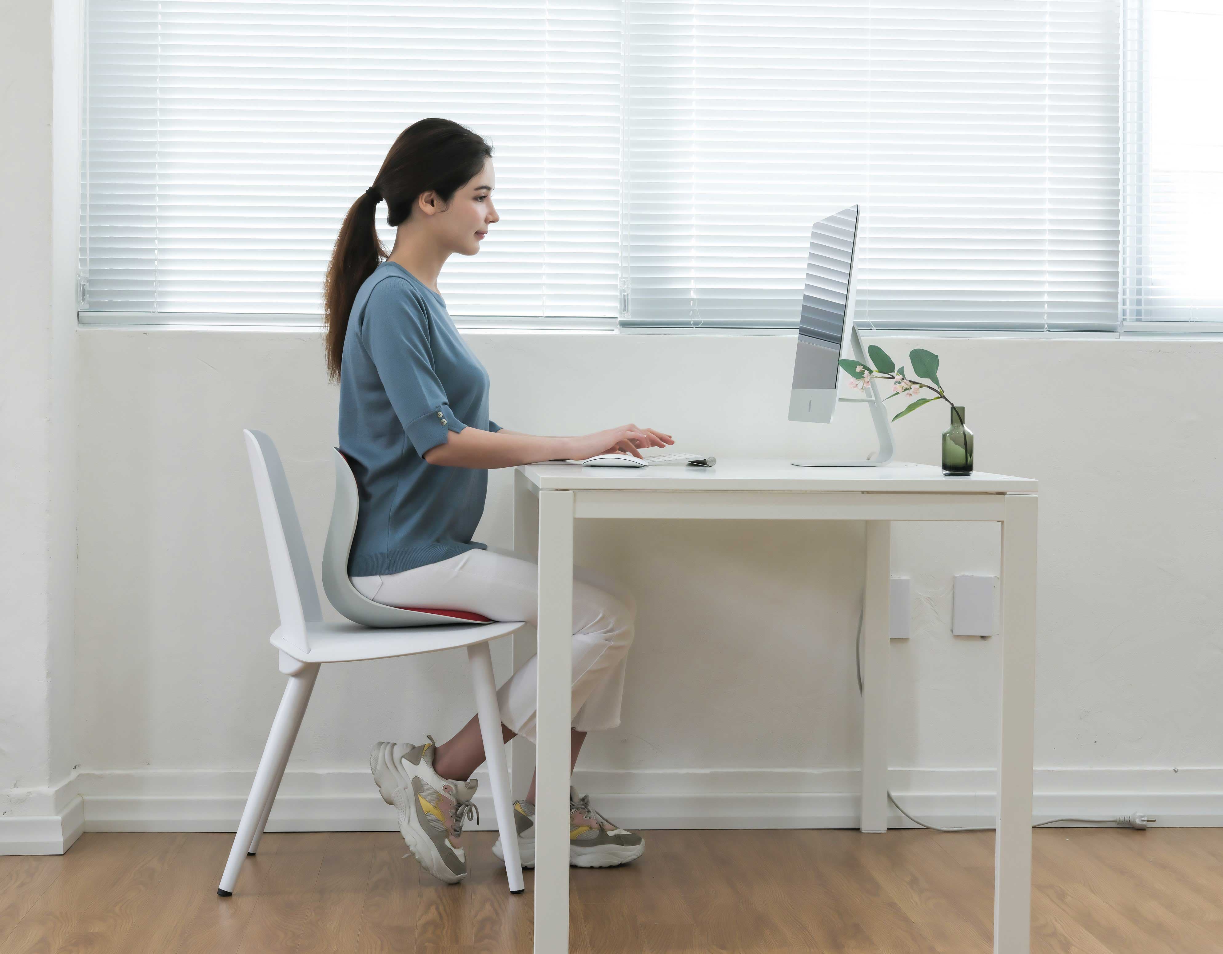 Curble Wider_Grey, Personal health care product the lower back for lumbar support