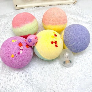 Ball shape fizzy bath bomb with gift toy inside