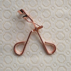 china wholesale Makeup tool plastic handle rose gold eyelash curler