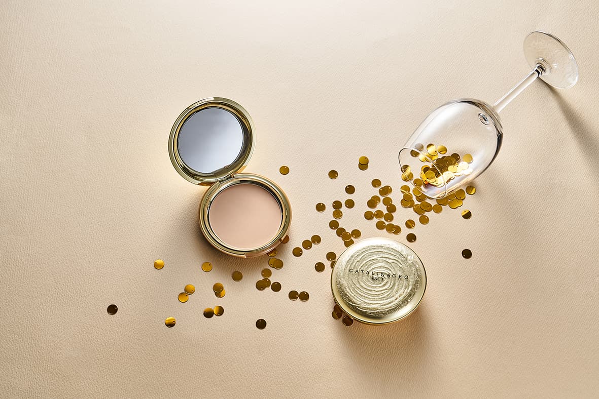 Light pressed powder for perfect long-lasting makeup 