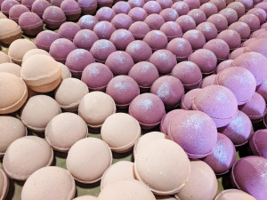 Natural bath bomb with many fragrance as a gift