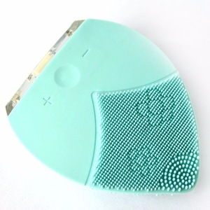 Good High Quality Beauty Device Skin Care FDA FCC CE Certified Facial Cleaning Brush From China