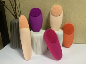 Portable 3 heads facial cleansing brush instrument silicone