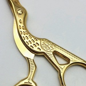 Makeup tools individuality bird eyelash scissor used to trim false eyelashes