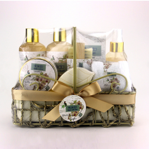 wholesale holiday spa products lotion body wash shampoo bath gift set