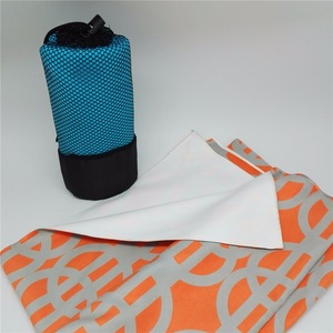 Factory Supply Quickly Dry Conveniently Carry Microfiber Travel Towel