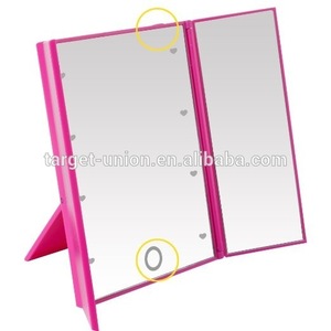 Latest Design Pocket Portable Girl LED Lighting Makeup Mirror With Lights