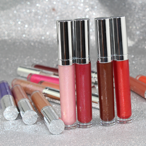 Lip Gloss Low MOQ Private Label Clear Lip Gloss and Glitter Glossy Waterproof Liquid Common Life Makeup Accpet Private Logo