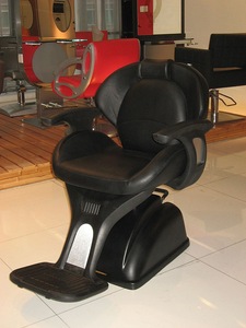 washing hair bed and chair in beauty salon