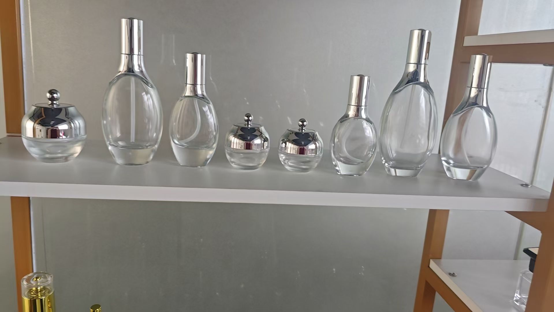 Custom OEM Empty Skincare Bottles & Jars | Cosmetic Packaging with Printing, Gold Stamping & Electroplating