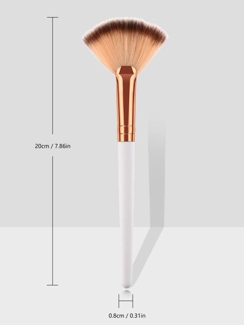 Luxury Fan Makeup Brush with Soft Synthetic Bristles – Rose Gold Ferrule Highlighter & Contour Brush