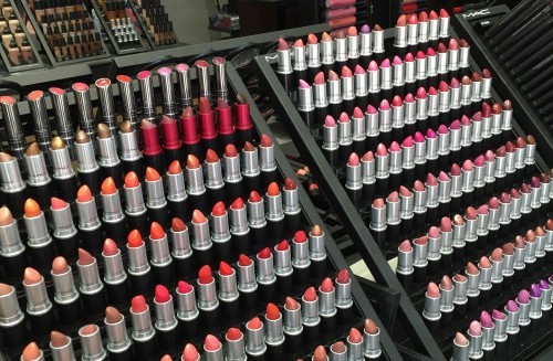 MAC Retro Matte Lipstick - #Ruby Woo Wholesale distributors