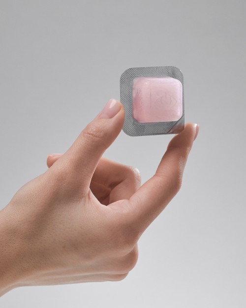 FROZEN ESSENCE Glow Manifesto Ice Cubes