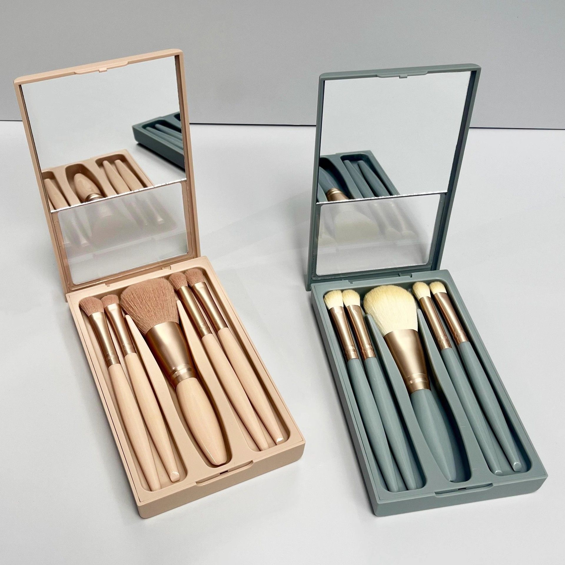 5Pcs Travel Makeup Brush with Mirror Case