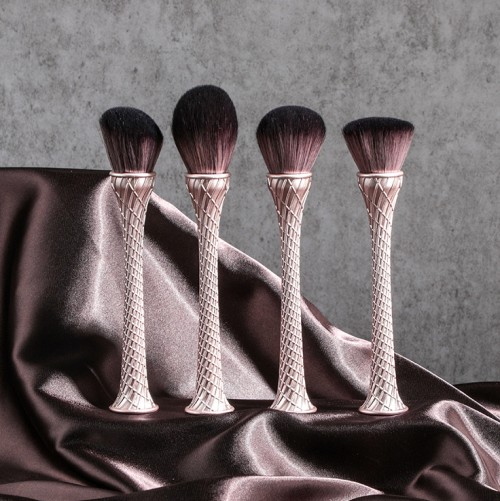 4Pcs Unique Rose Gold Standing Makeup Brush Set Luxury Lattice Texture Handle Soft Synthetic Face Powder Blush Brushes Premium Beauty Tools