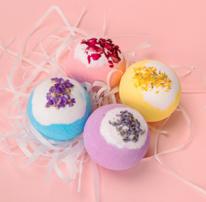 Vegan 120g Ball Organic Fragrance Skincare Bubble Fizzy  Natural Bath bombs With Dried Flowers Spa Rose Bath Bomb