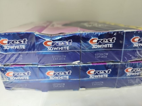 Crest 3D White Advanced Luminous Mint Teeth Whitening Toothpaste Crest Toothpaste 3.7 oz