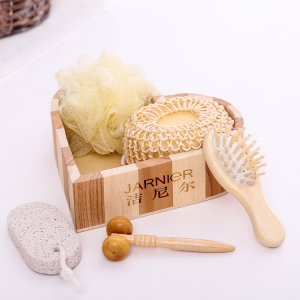 Luxury and lovely health care natural  wooden heart box  bath gift set