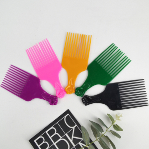 Professional Custom Sublimation Plastic Colorful Beauty Salon Dressing Wide Tooth Pelo Peigne Hair Pick Afro Comb With Handle