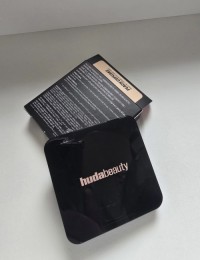 Huda Beauty Easy Baking Aerbrush Matte Powder Pressed Peach Cupcake