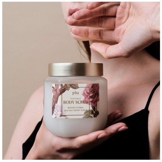 (PLU) Perfumed Sea Salt Body Scrub Woody Floral 500g