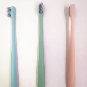 TRAVEL-SPECIFIC IMPORTED NYLON BRISTLES RECTANGLE  SMALL HEAD PLASTIC TOOTHBRUSH
