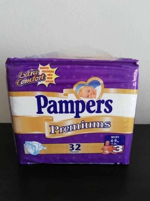 Vintage Pampers Premiums full pack with 32 diapers 4-9kg